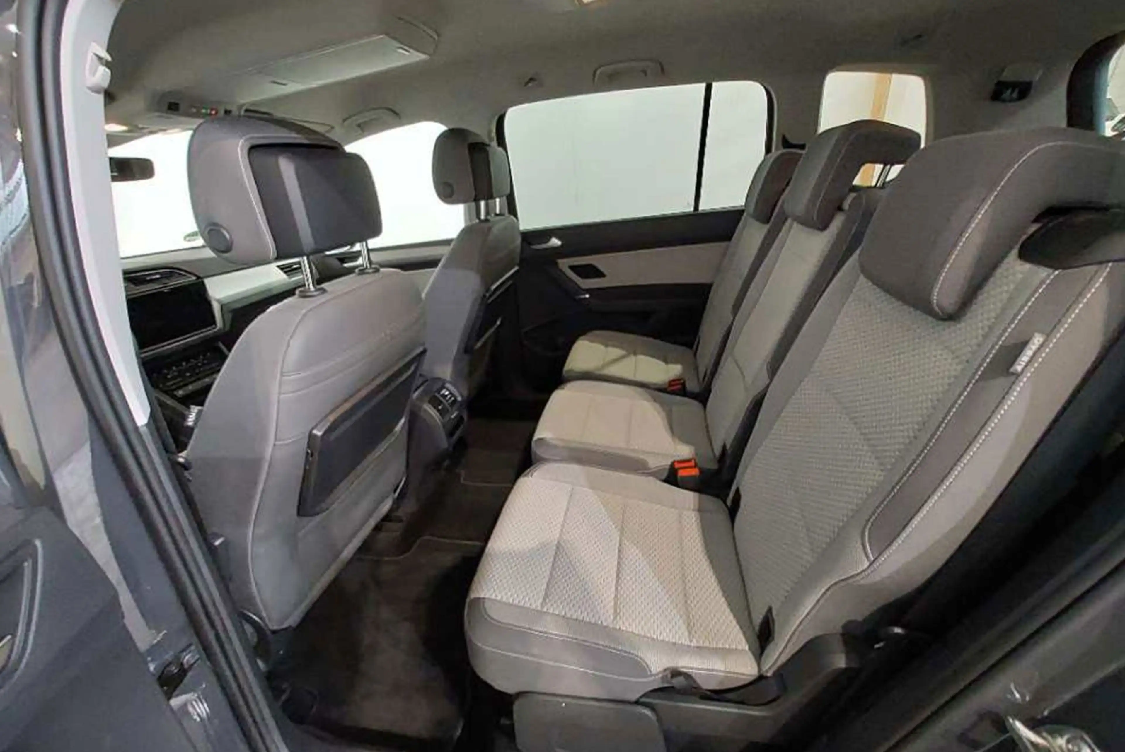 Volkswagen Touran 1,5 TSI IQ.LIGHT+ACC+Apple+Kamera+7Sitzer — photo 12