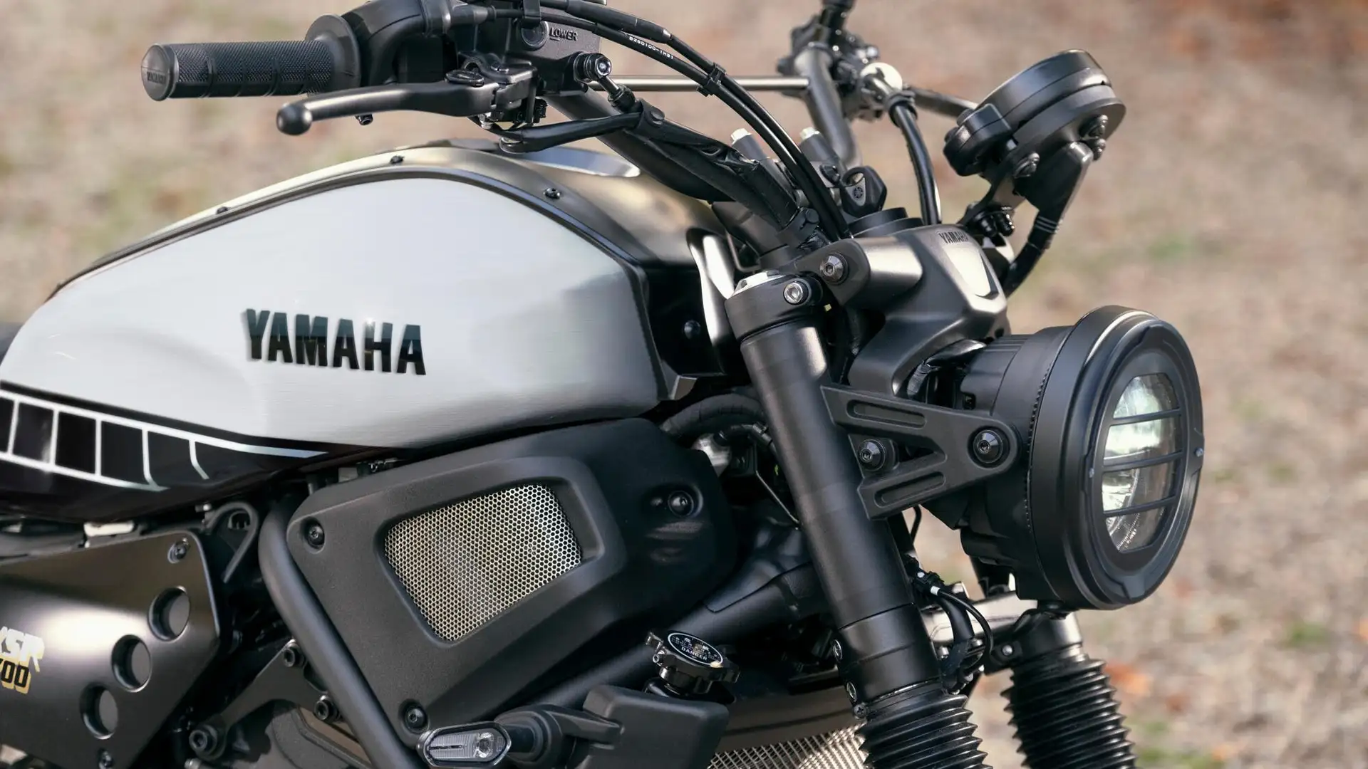 Yamaha XSR 700 Legacy  Speedblock Silver Plateado - 2