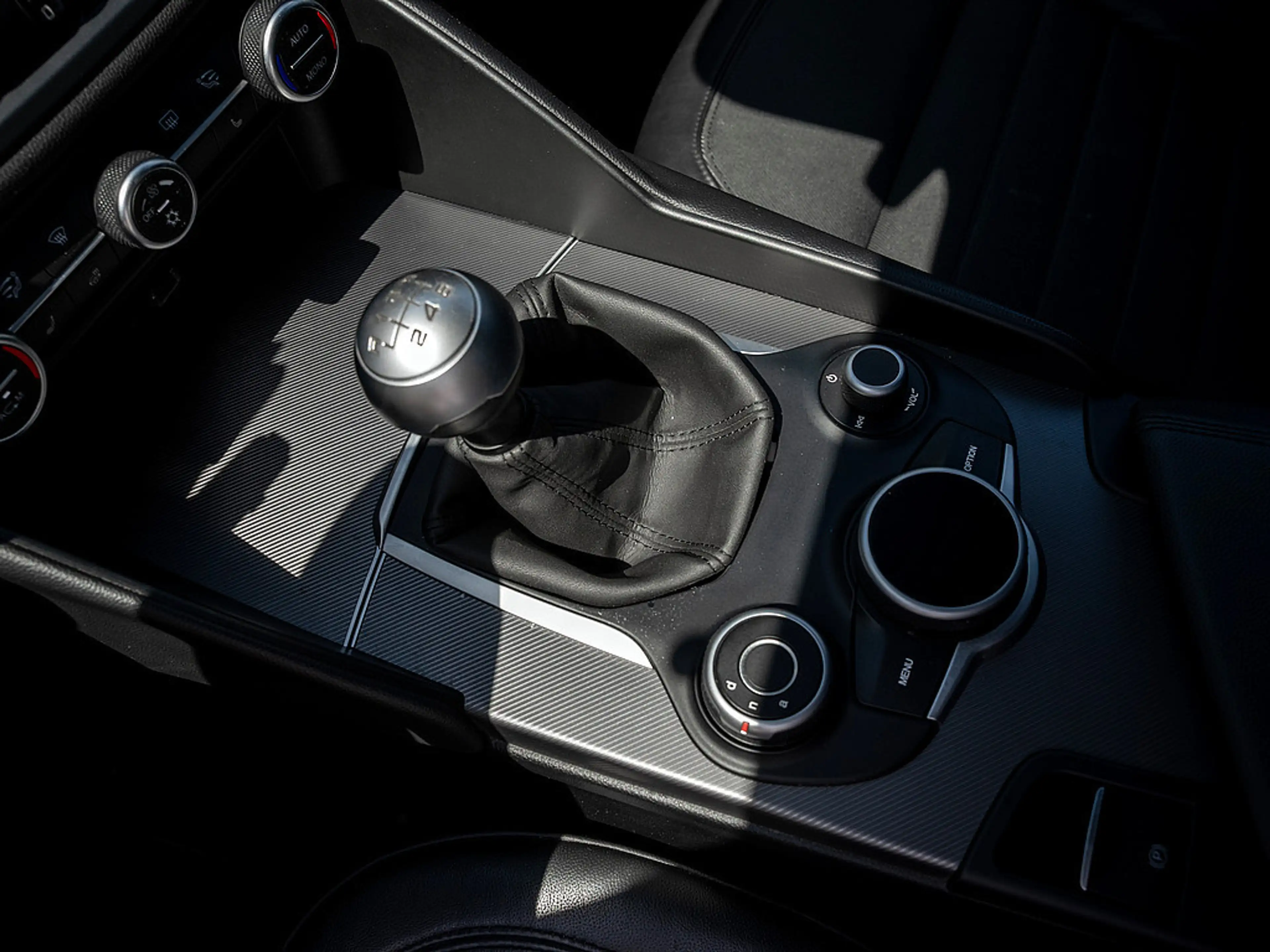 Alfa Romeo Giulia 2.2 JTDM Super PDC KLIMA — photo 10