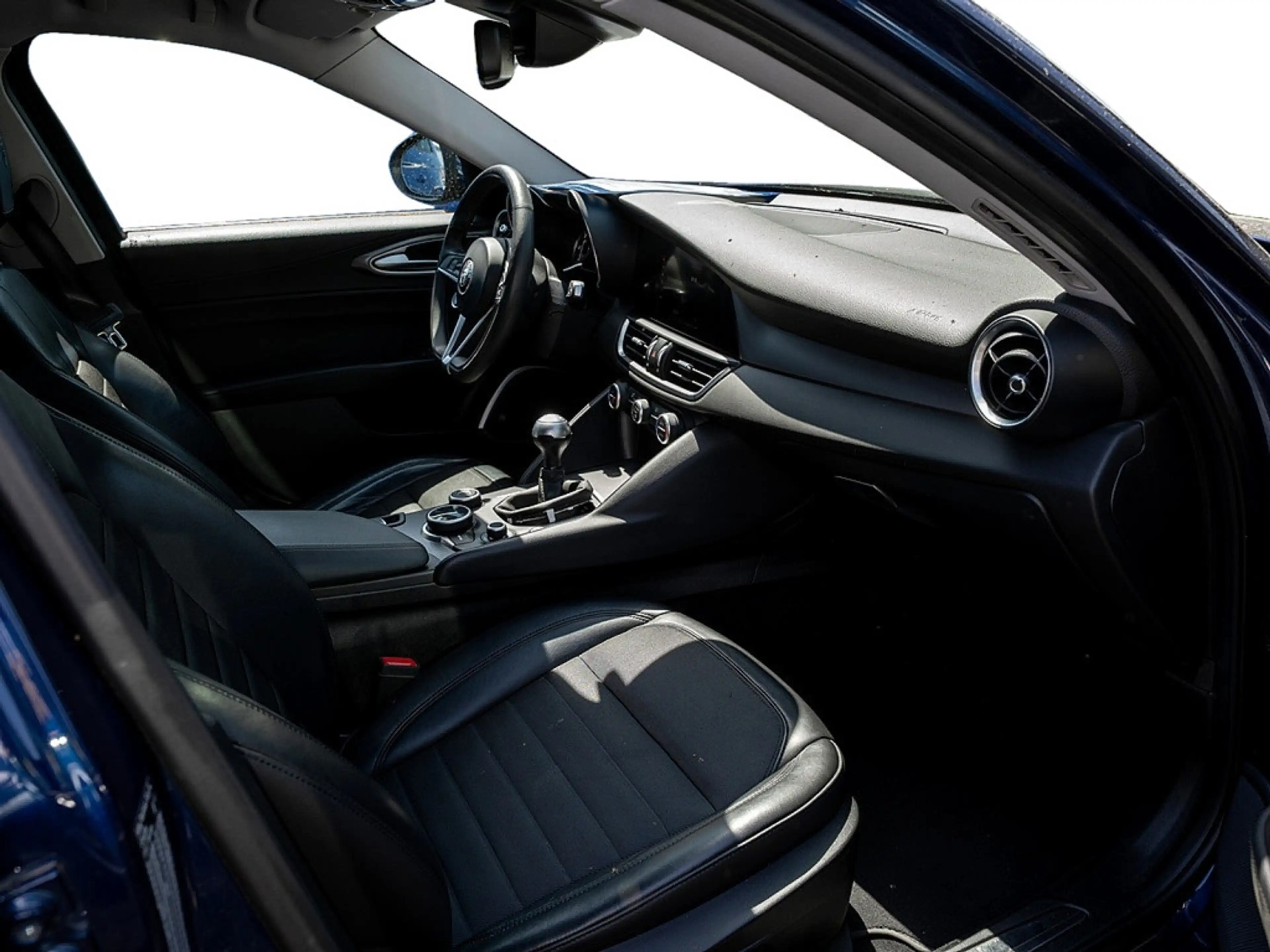 Alfa Romeo Giulia 2.2 JTDM Super PDC KLIMA — photo 3