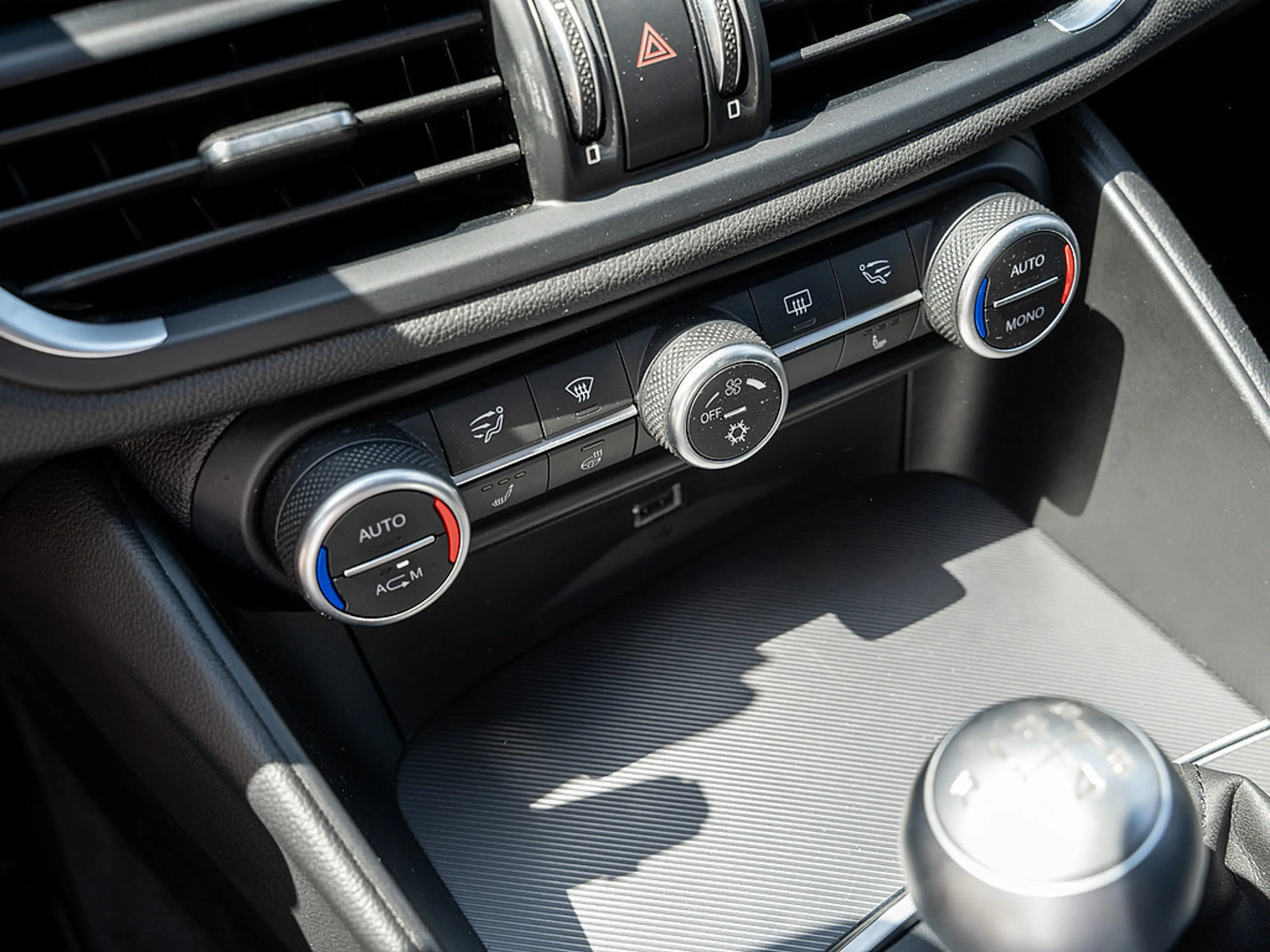 Alfa Romeo Giulia 2.2 JTDM Super PDC KLIMA — photo 9