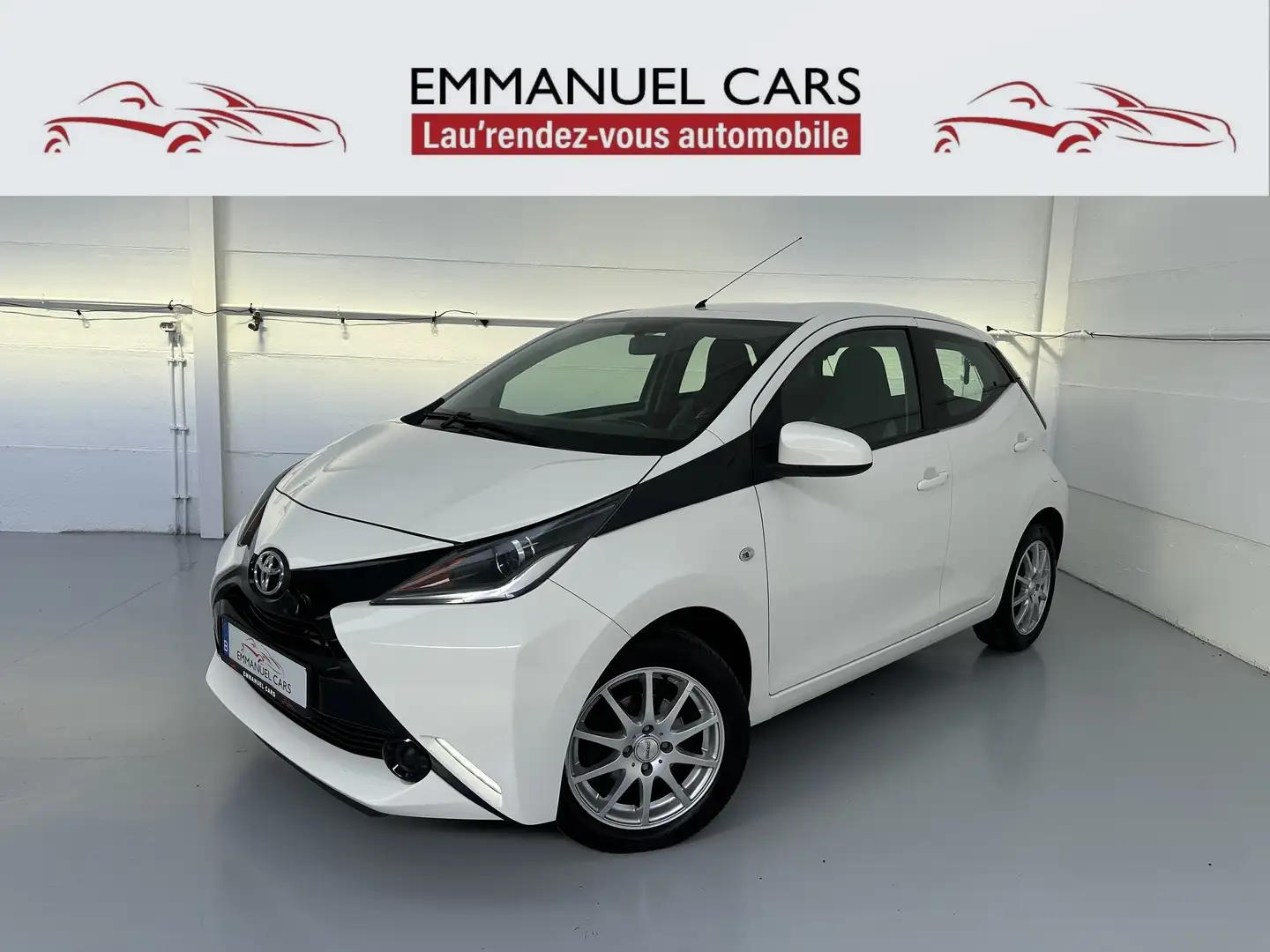 Toyota Aygo Aygo 1.0i VVTi x-play AIRCO+CAMERA RECUL+KIT HIVER Wit - 1