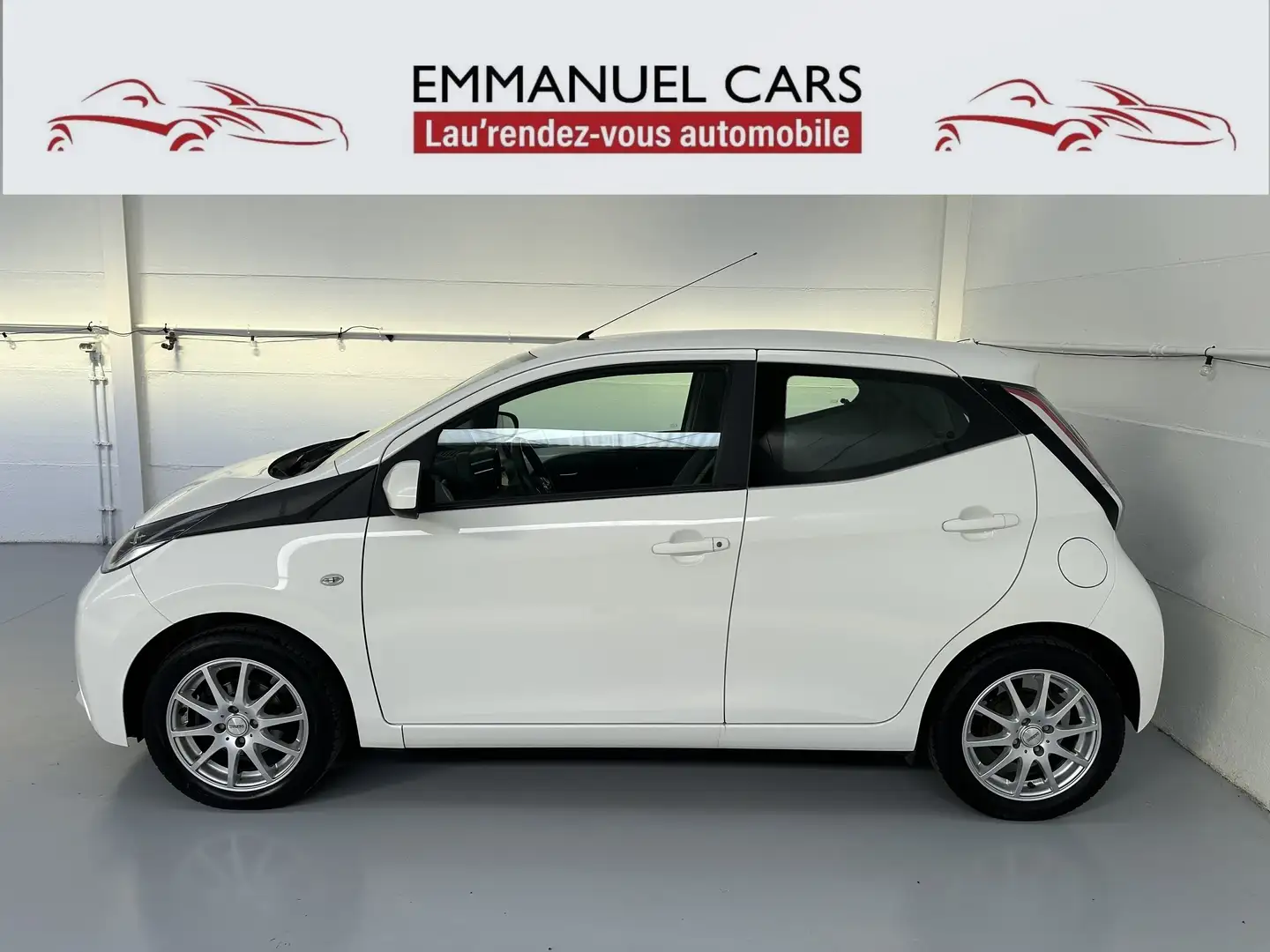 Toyota Aygo Aygo 1.0i VVTi x-play AIRCO+CAMERA RECUL+KIT HIVER Wit - 2