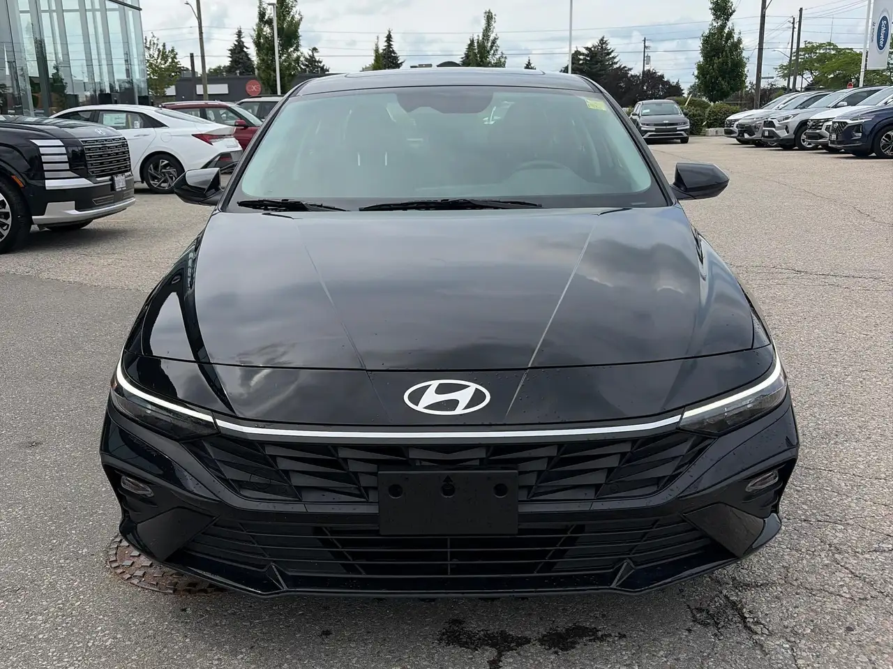Hyundai ELANTRA photo Hyundai ELANTRA
