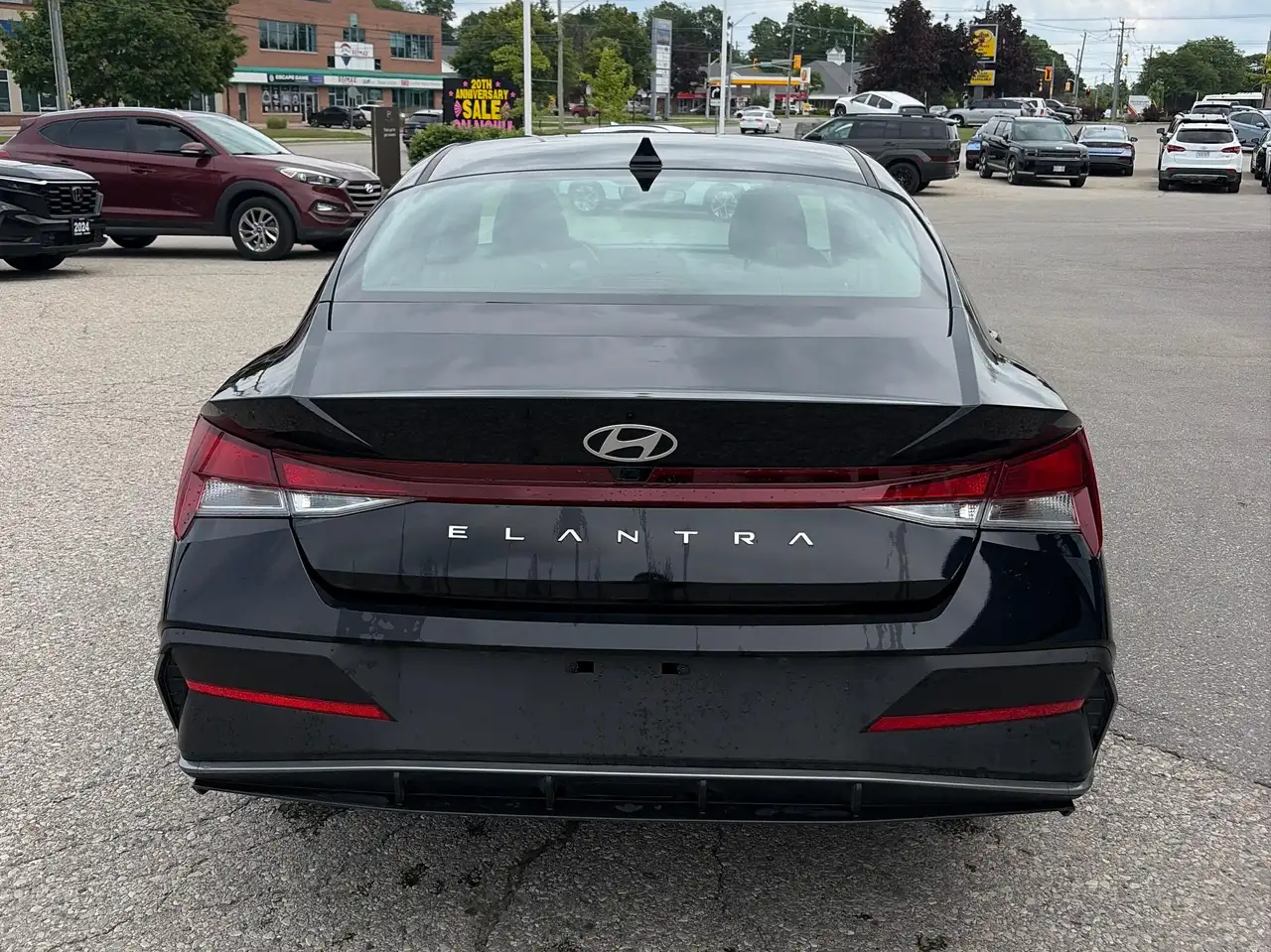 Hyundai ELANTRA photo Hyundai ELANTRA