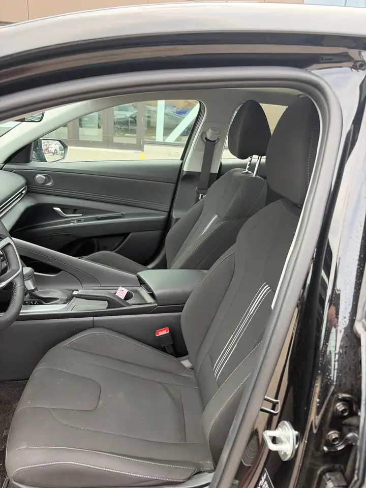 Hyundai ELANTRA photo Hyundai ELANTRA