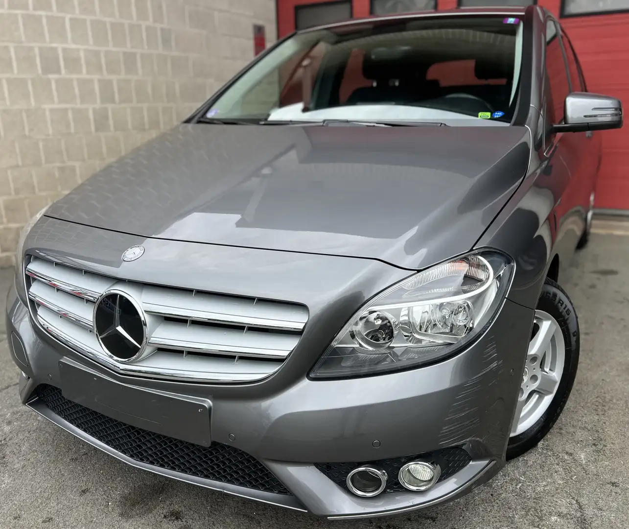 Mercedes-Benz B 180 + NAVI + CAR-PASS + BOITE AUTOMATIQUE Grijs - 1
