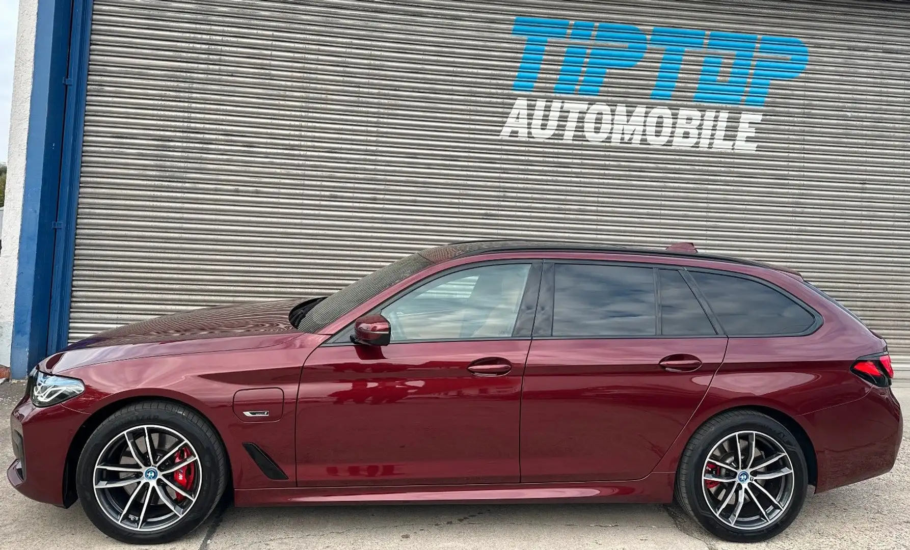 BMW 530 e Tour xDrive M Sport*PANO*VIRTUAL*AHK*LASER Rouge - 2