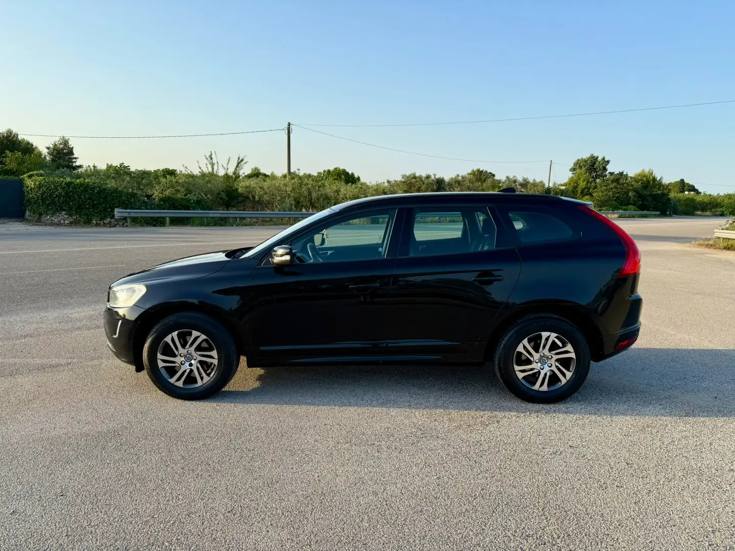 Volvo XC60 XC60 D3 Geartronic Momentum Чорний - 2