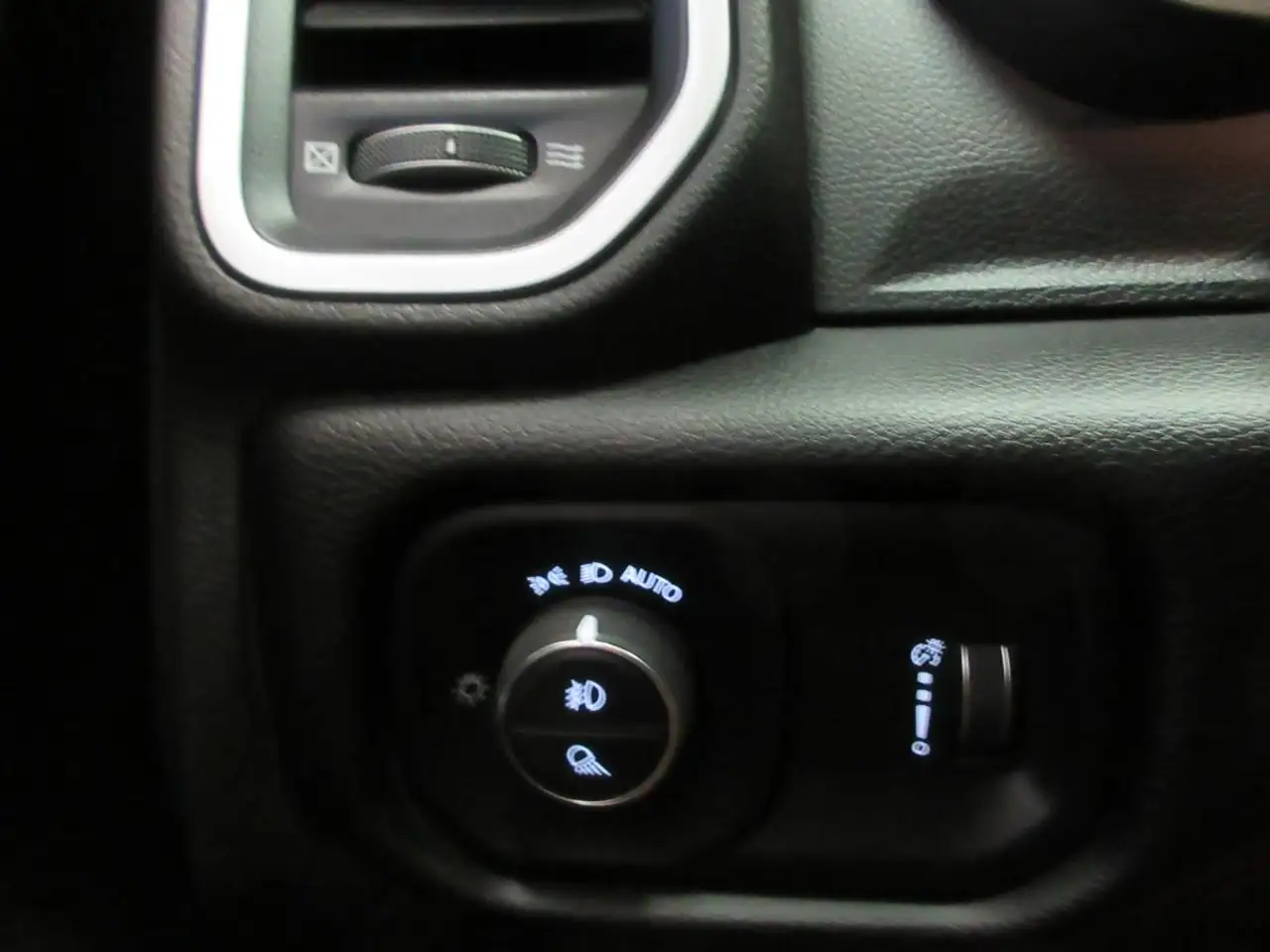 RAM 2500 снимка RAM 2500