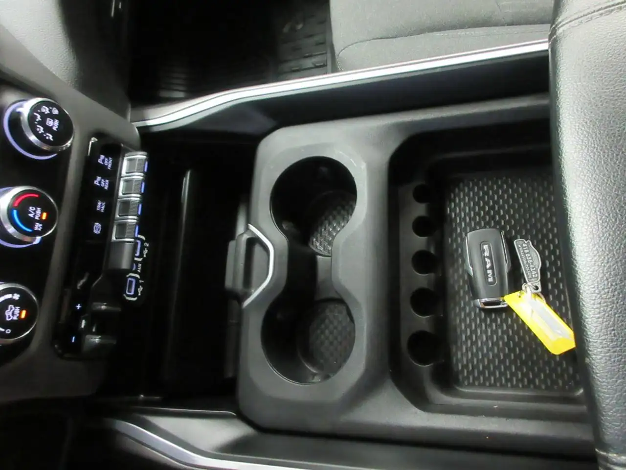 RAM 2500 снимка RAM 2500