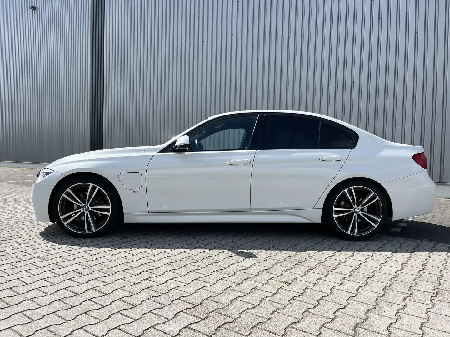 BMW 330 Cent. High Executive M-Sport Wit - 2