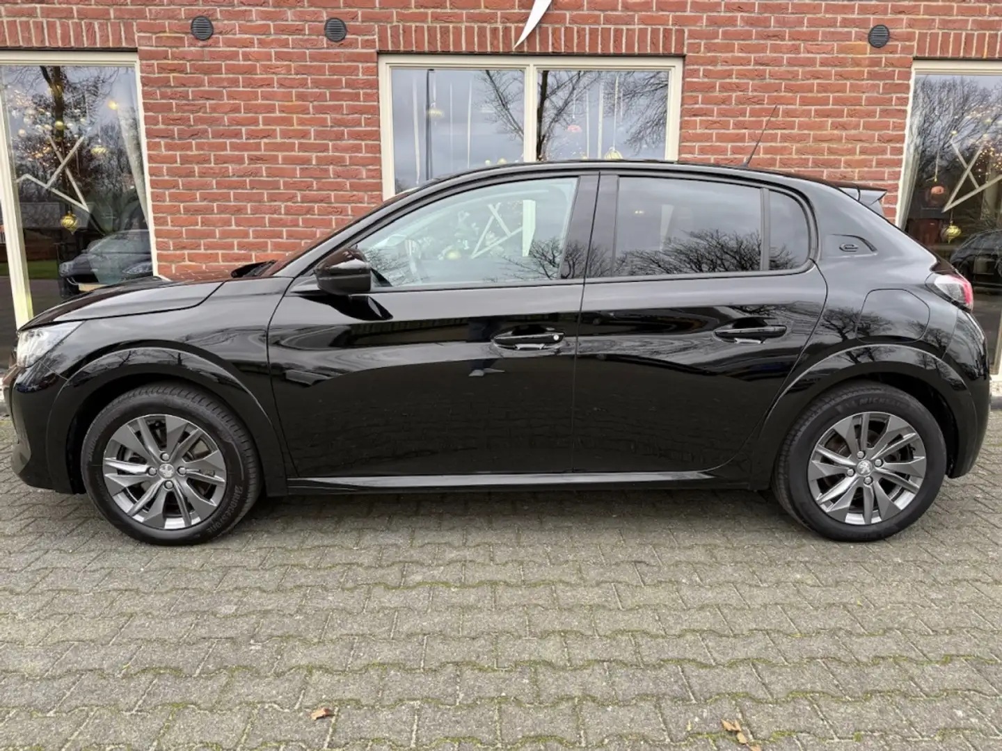 Peugeot e-208 EV Allure 50 kWh CAMERA / GROOT.NAVI / VIRTUAL.COC Noir - 2