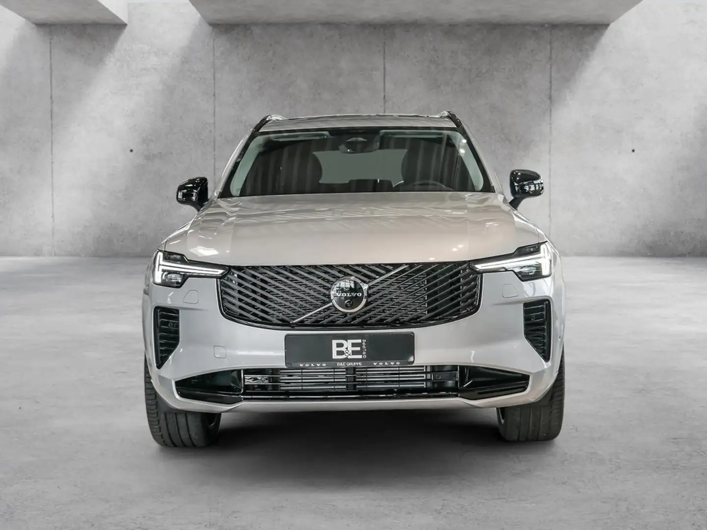 Volvo XC90 2.0 Plus Dark Recharge Plug-In Hybrid AWD Silber - 2