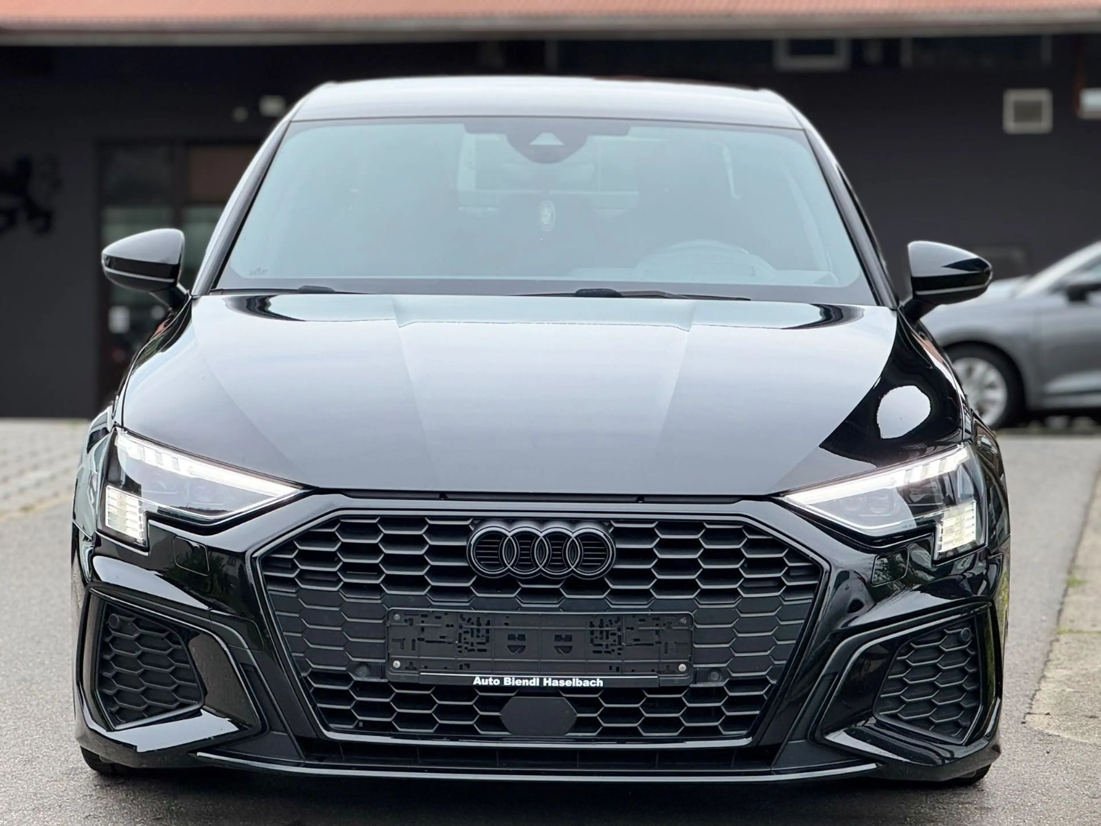 Audi A3 Limousine 35 TFSI S line — photo 2
