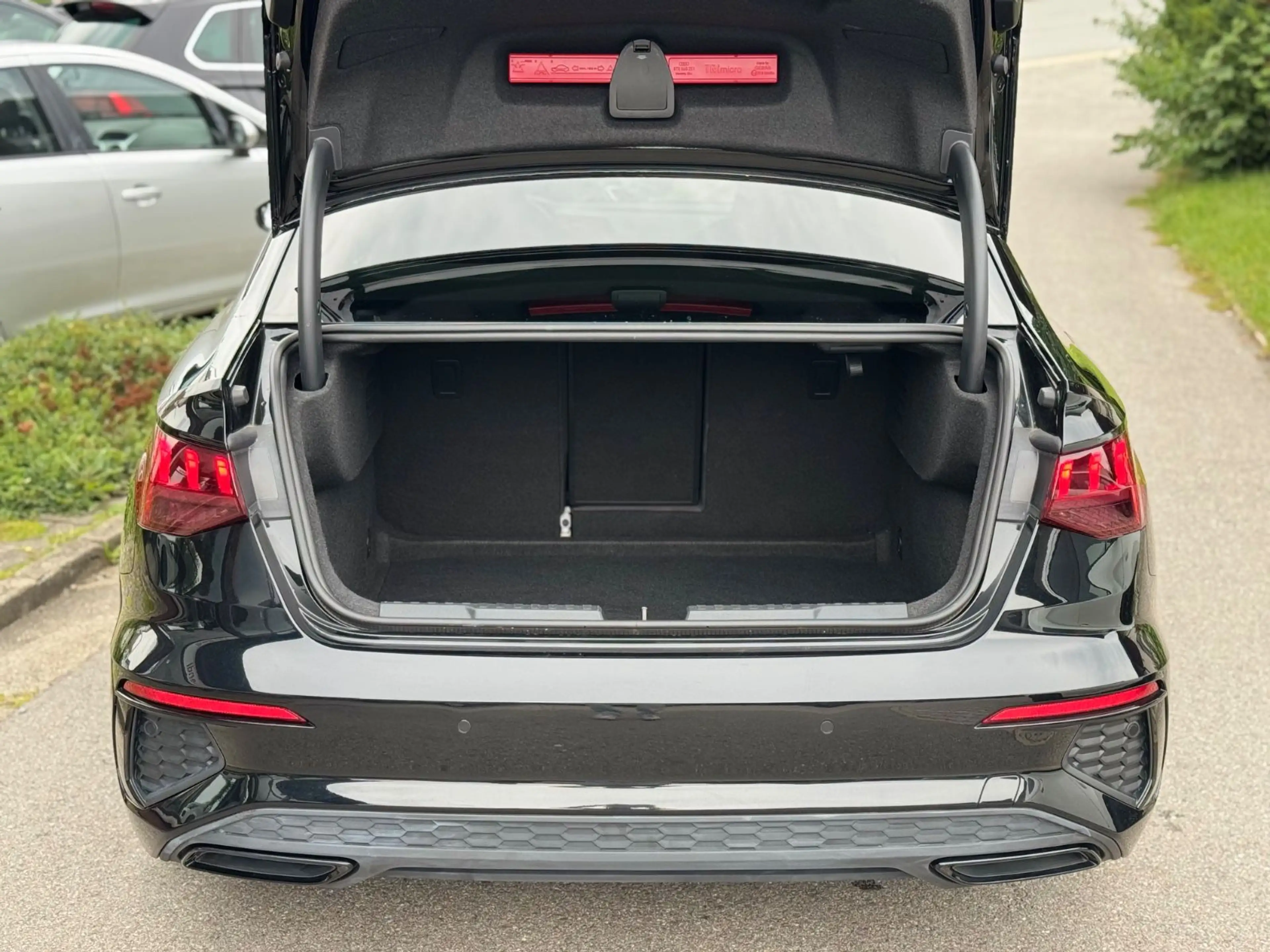 Audi A3 Limousine 35 TFSI S line — photo 10