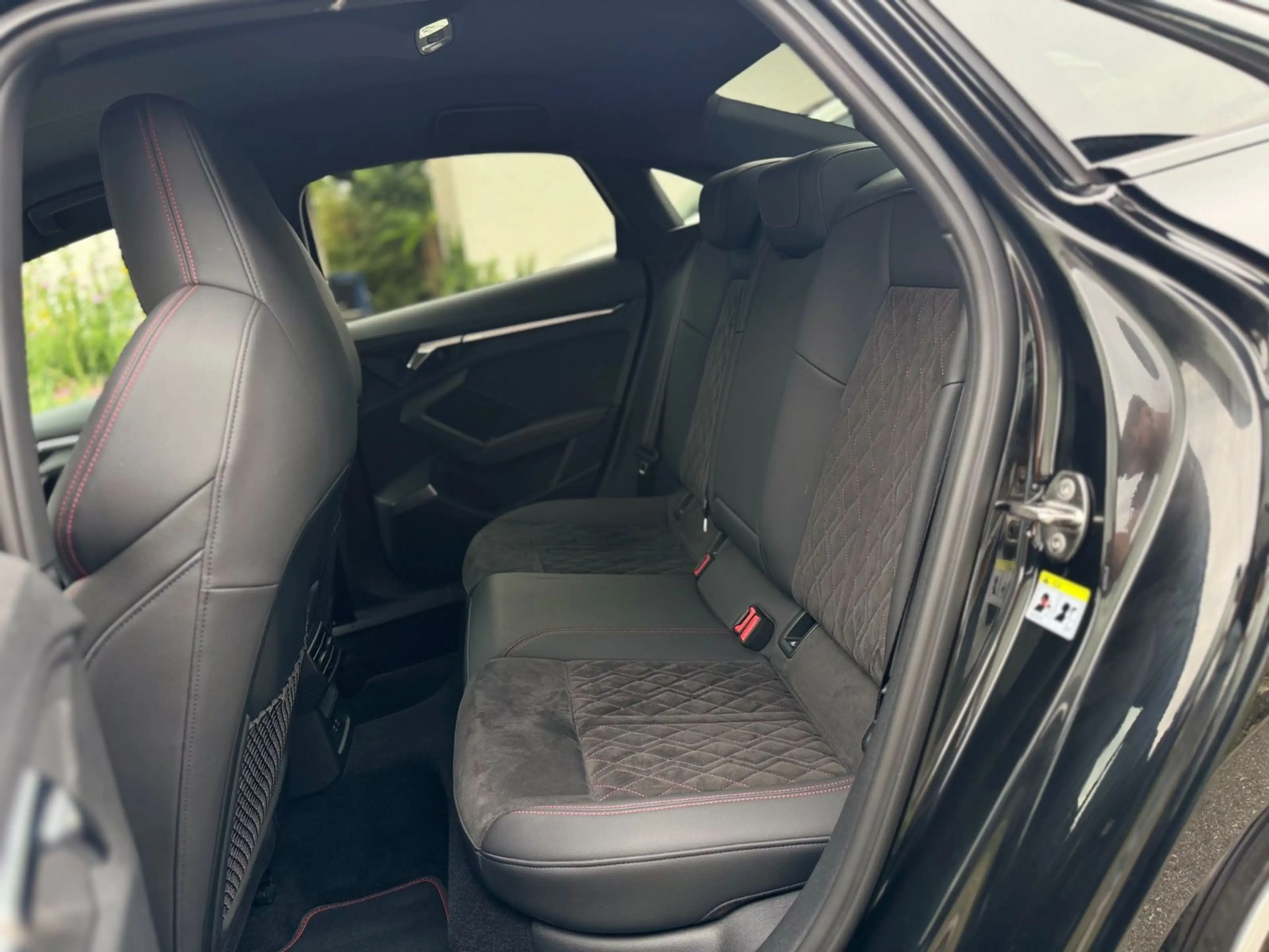 Audi A3 Limousine 35 TFSI S line — photo 11