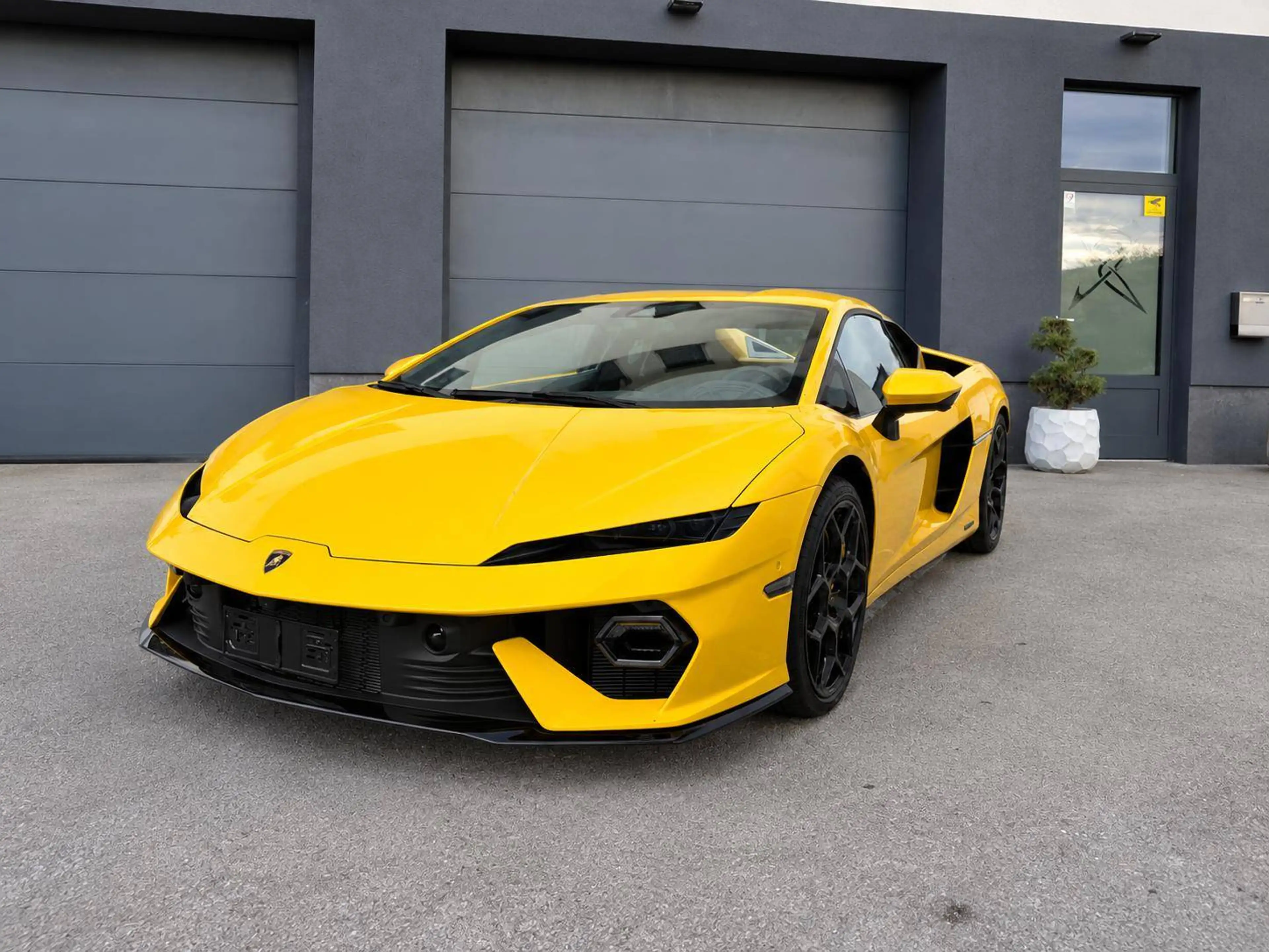 Lamborghini Temerario MY27 Giallo High Gloss Black Style Pack