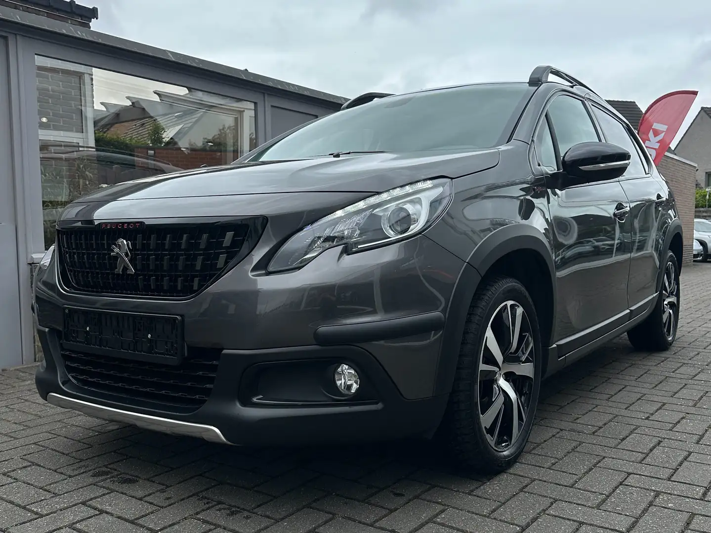 Peugeot 2008 1.2 PureTech GT Line Grijs - 1