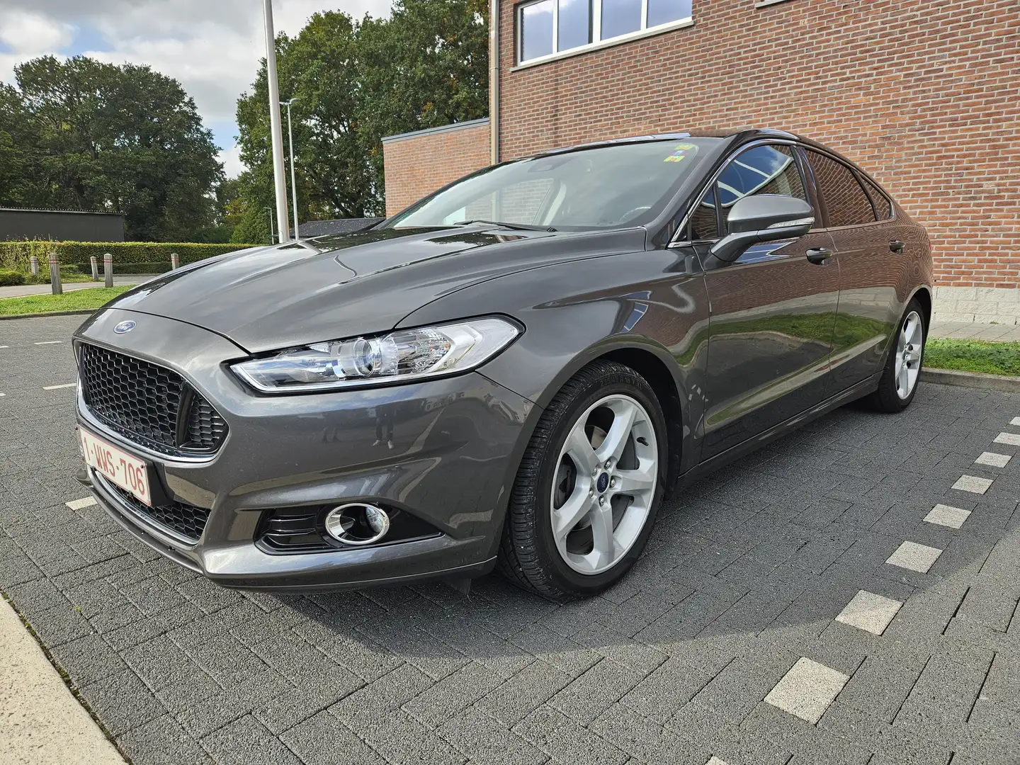 Ford Mondeo Mondeo 1.5 EcoBoost Start-Stopp Titanium Grijs - 1