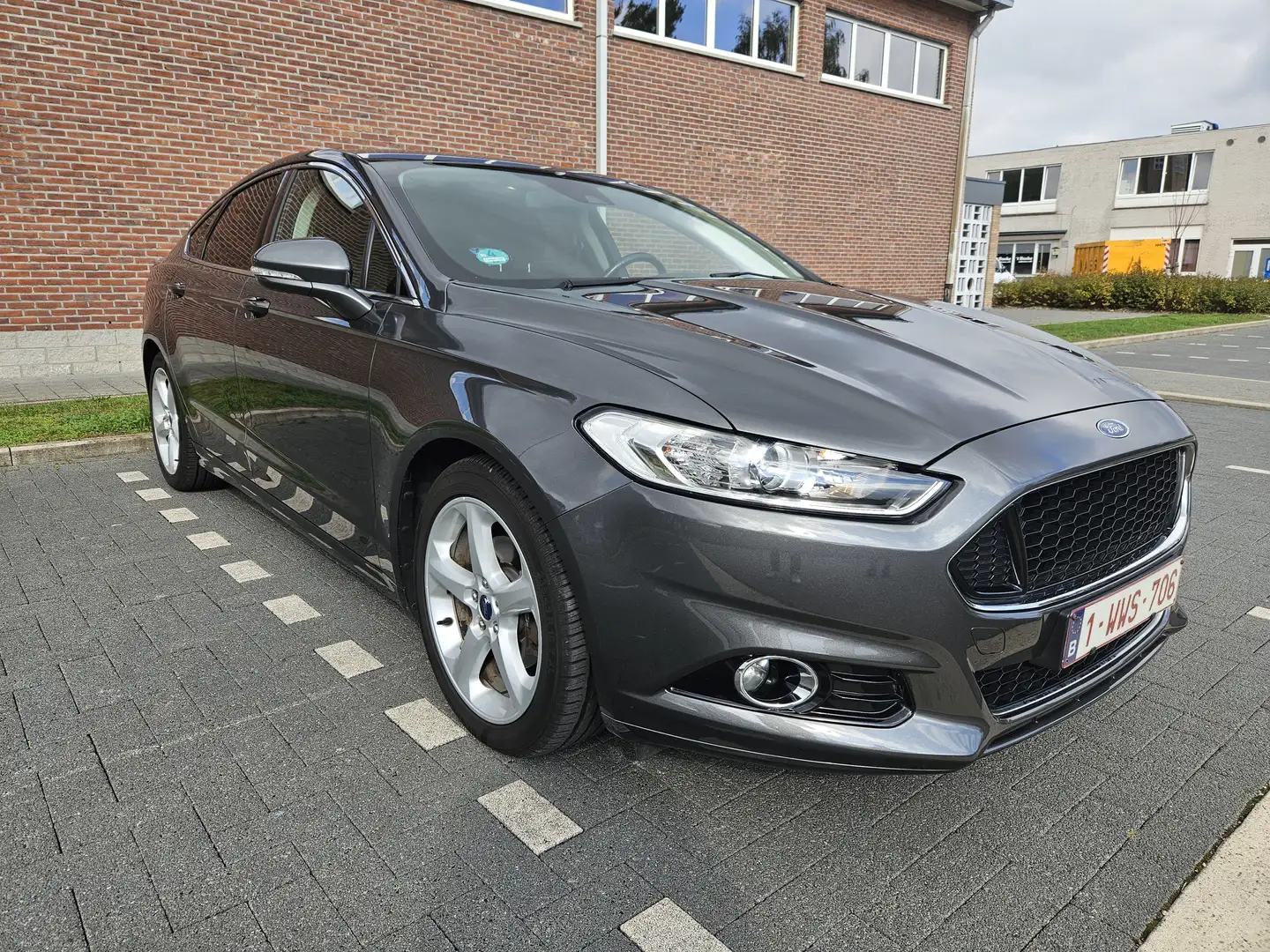 Ford Mondeo Mondeo 1.5 EcoBoost Start-Stopp Titanium Grijs - 2