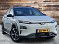 Hyundai KONA EV Premium 64 kWh | Zeer mooi! | 18" | Sideskirts Wit - thumbnail 2
