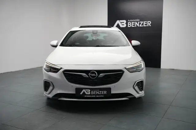 Opel Insignia view 3