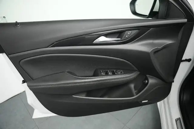 Opel Insignia view 11
