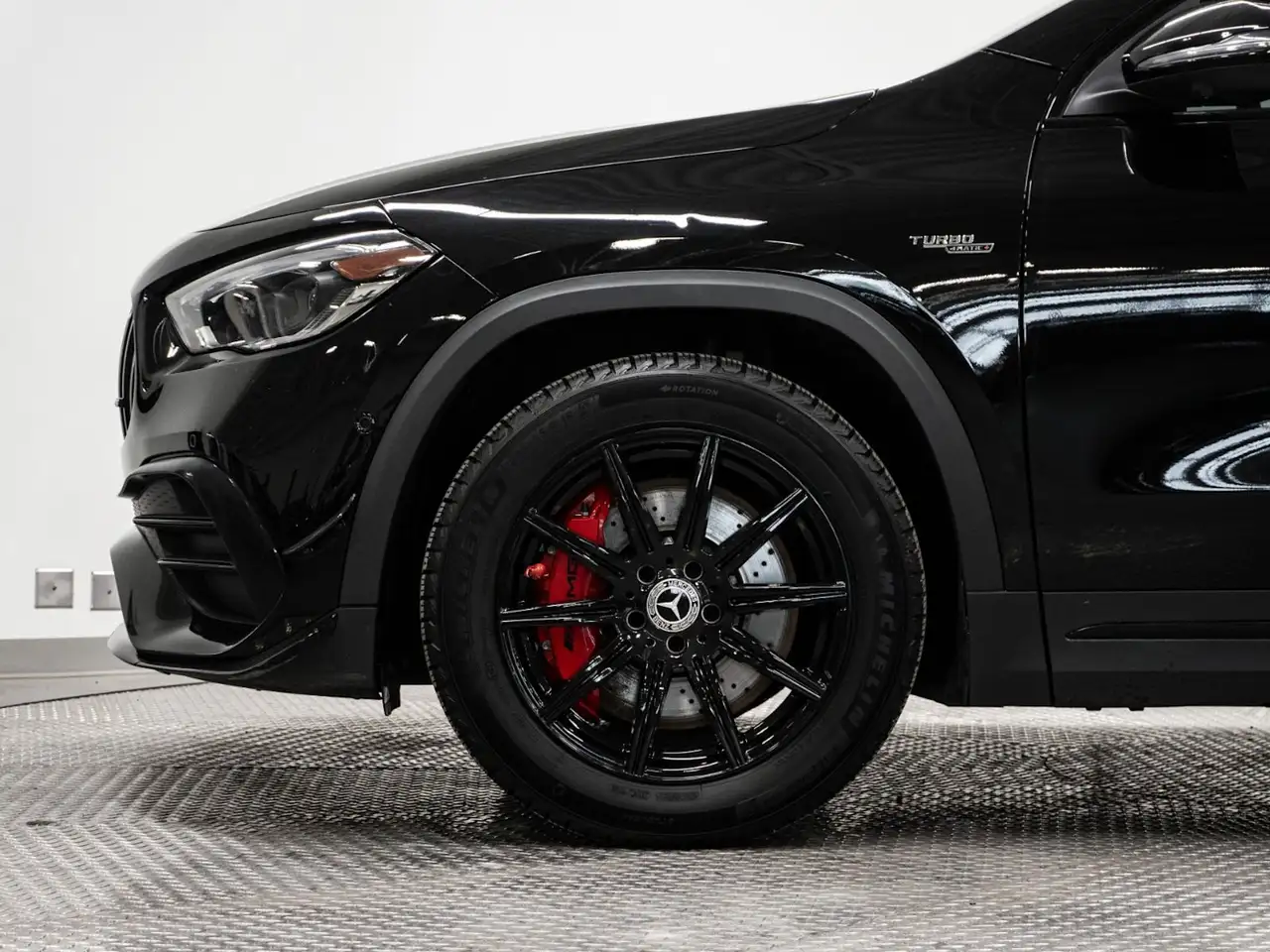 Mercedes-Benz GLA снимка Mercedes-Benz GLA