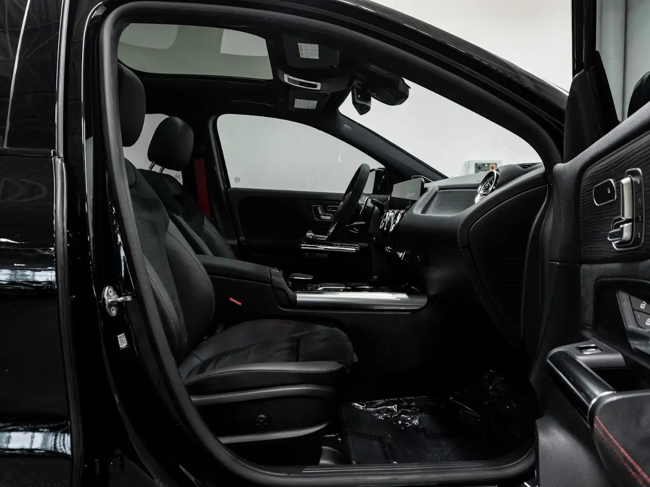 Mercedes-Benz GLA снимка Mercedes-Benz GLA
