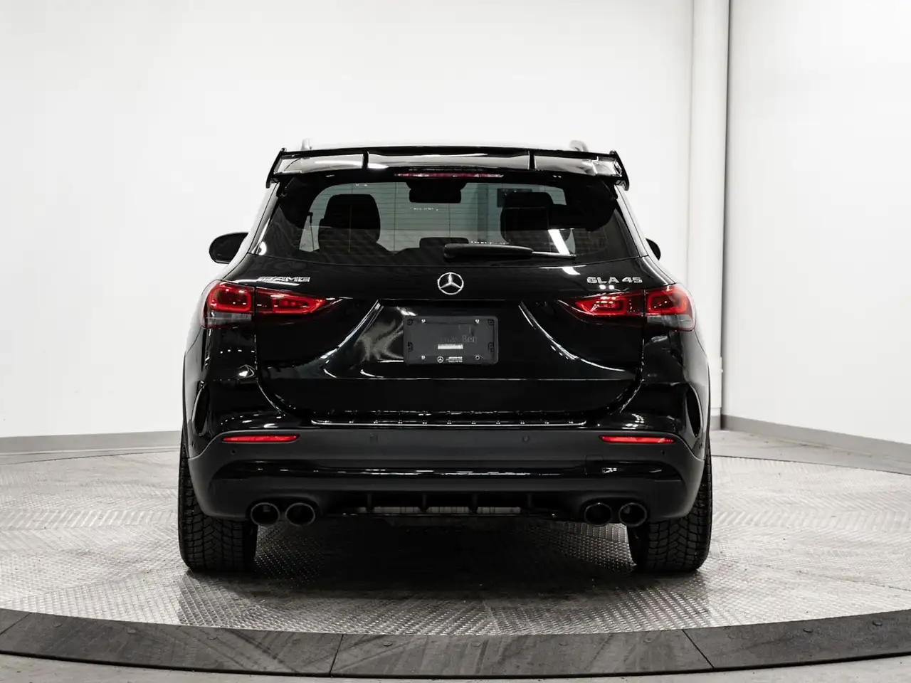 Mercedes-Benz GLA снимка Mercedes-Benz GLA