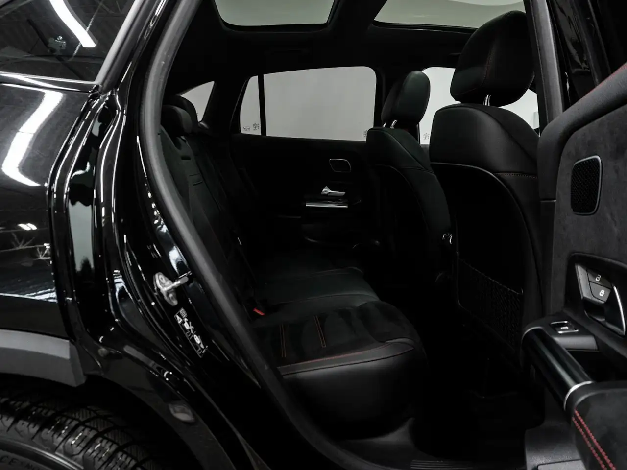 Mercedes-Benz GLA снимка Mercedes-Benz GLA