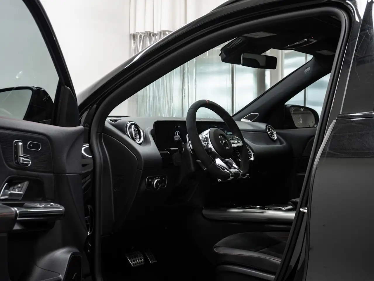 Mercedes-Benz GLA снимка Mercedes-Benz GLA