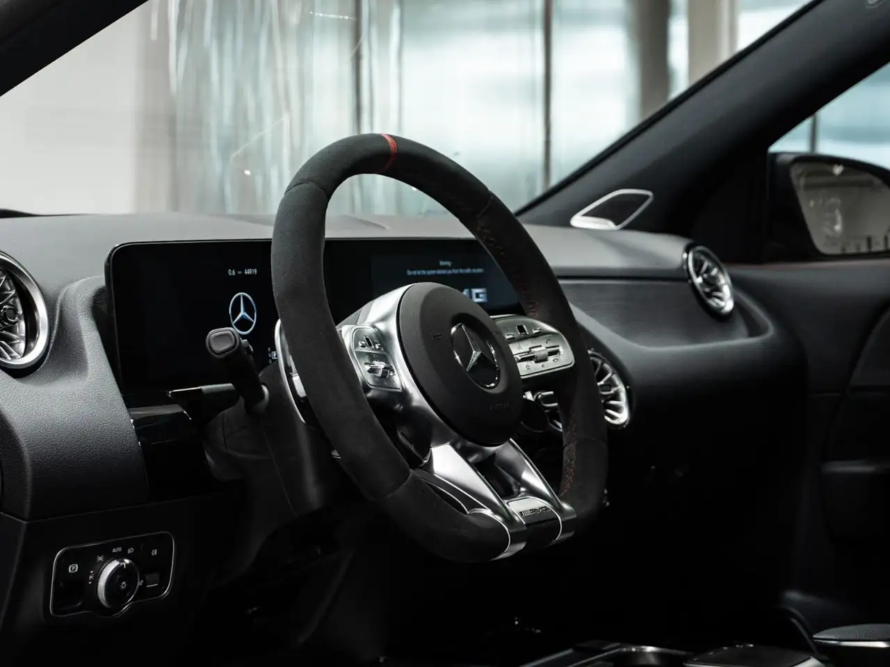Mercedes-Benz GLA снимка Mercedes-Benz GLA