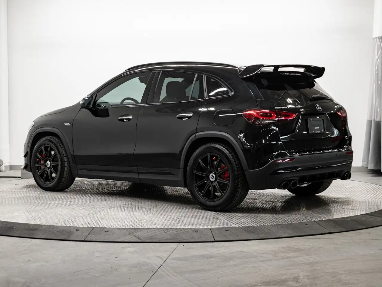 Mercedes-Benz GLA снимка Mercedes-Benz GLA