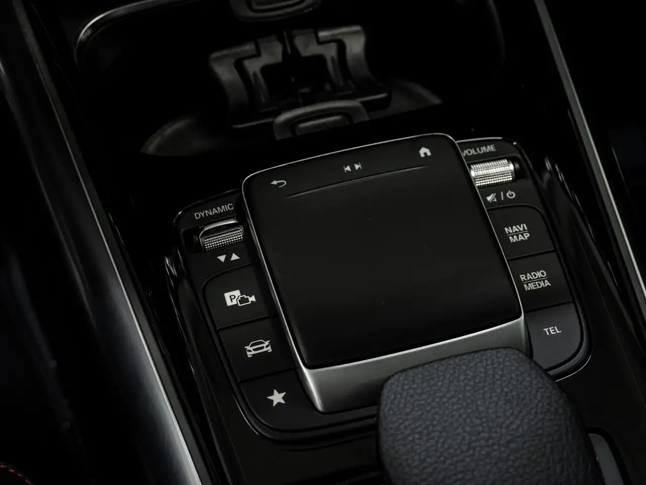 Mercedes-Benz GLA снимка Mercedes-Benz GLA