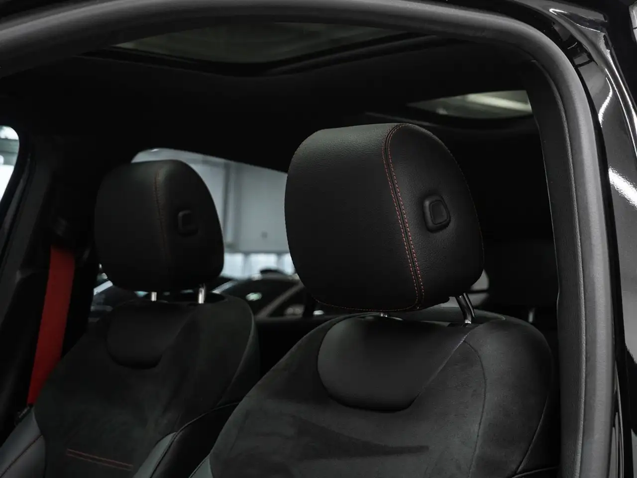 Mercedes-Benz GLA снимка Mercedes-Benz GLA