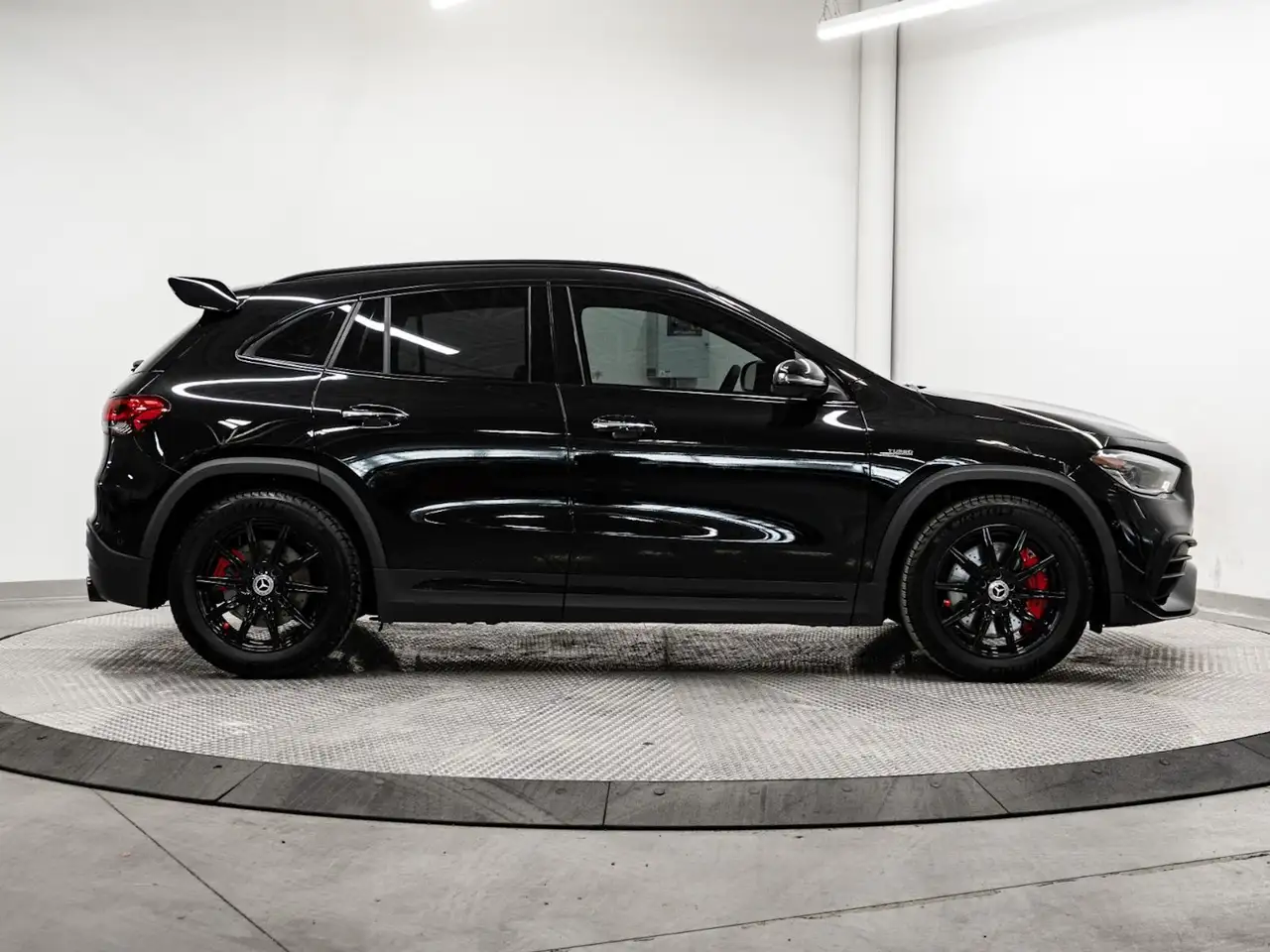 Mercedes-Benz GLA снимка Mercedes-Benz GLA