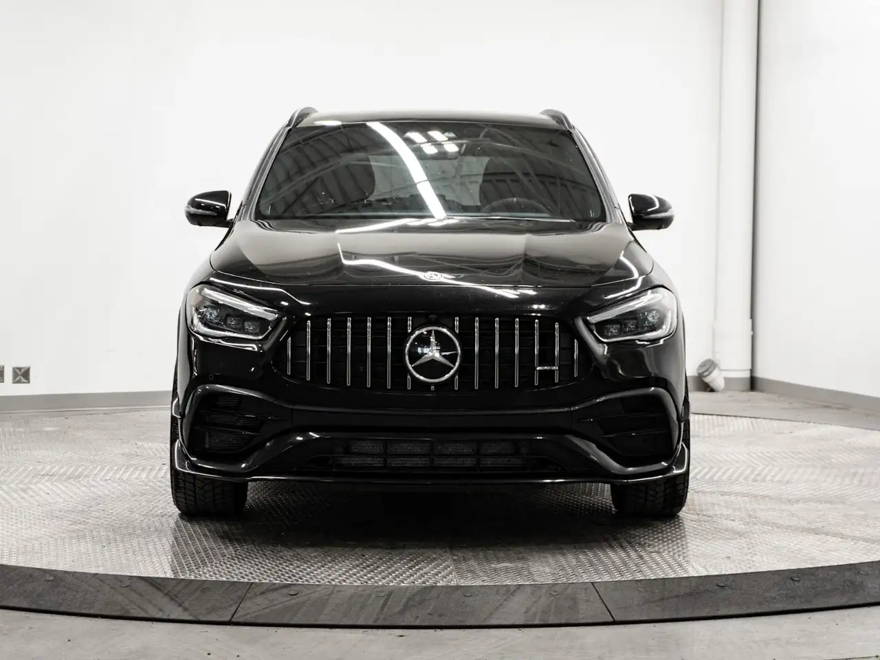 Mercedes-Benz GLA снимка Mercedes-Benz GLA