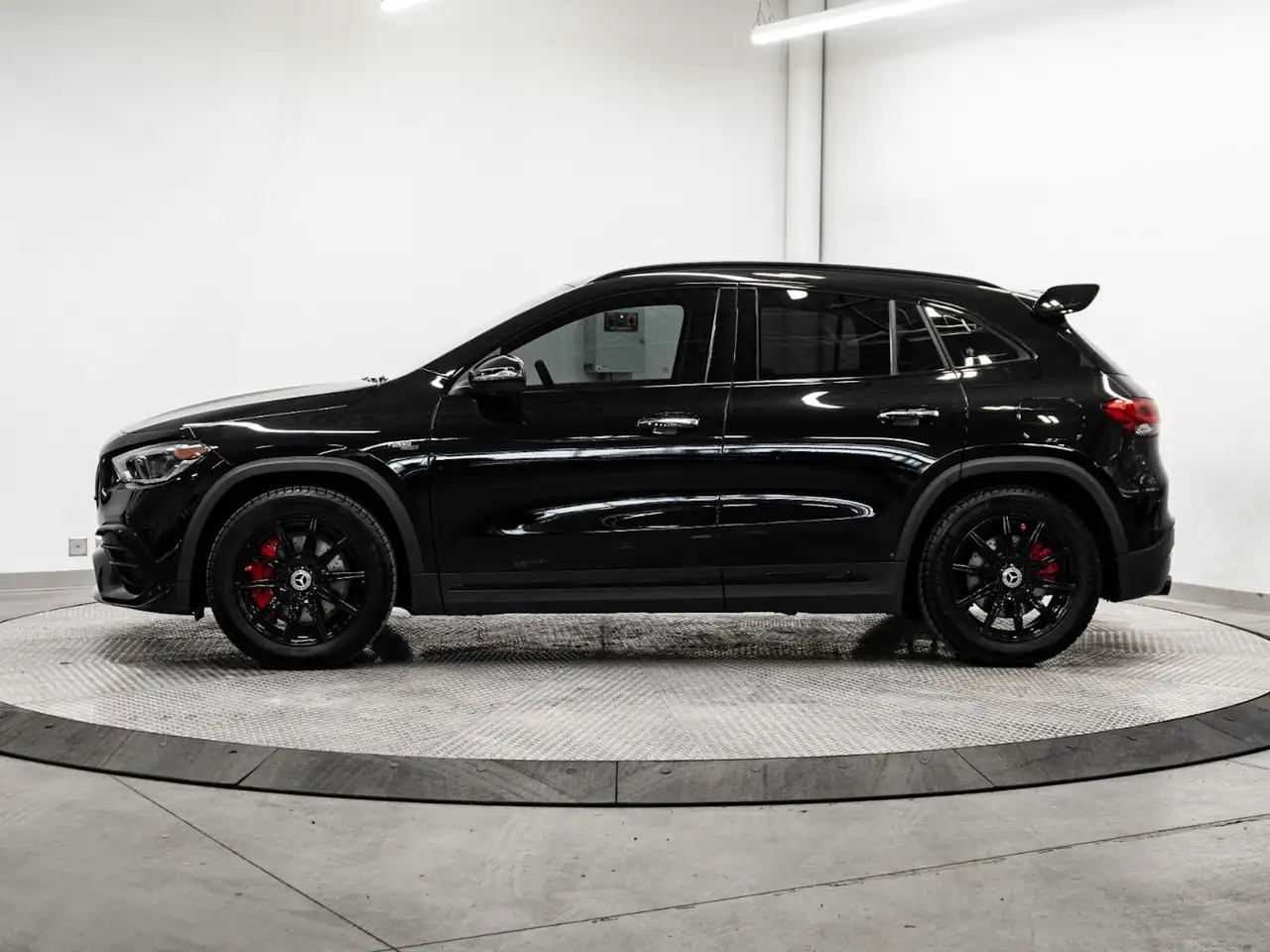 Mercedes-Benz GLA снимка Mercedes-Benz GLA