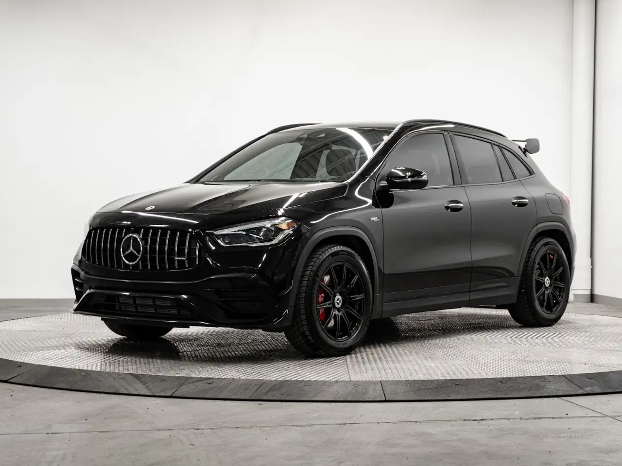 Mercedes-Benz GLA снимка Mercedes-Benz GLA