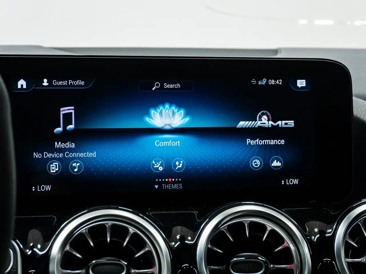Mercedes-Benz GLA снимка Mercedes-Benz GLA