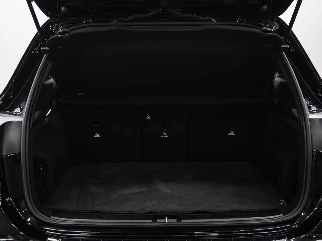 Mercedes-Benz GLA снимка Mercedes-Benz GLA