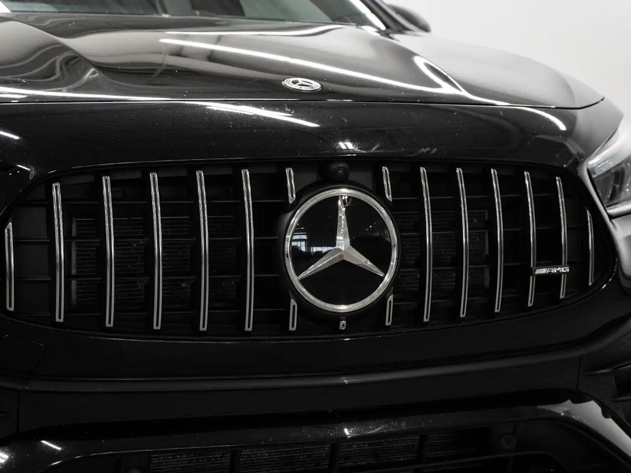 Mercedes-Benz GLA снимка Mercedes-Benz GLA