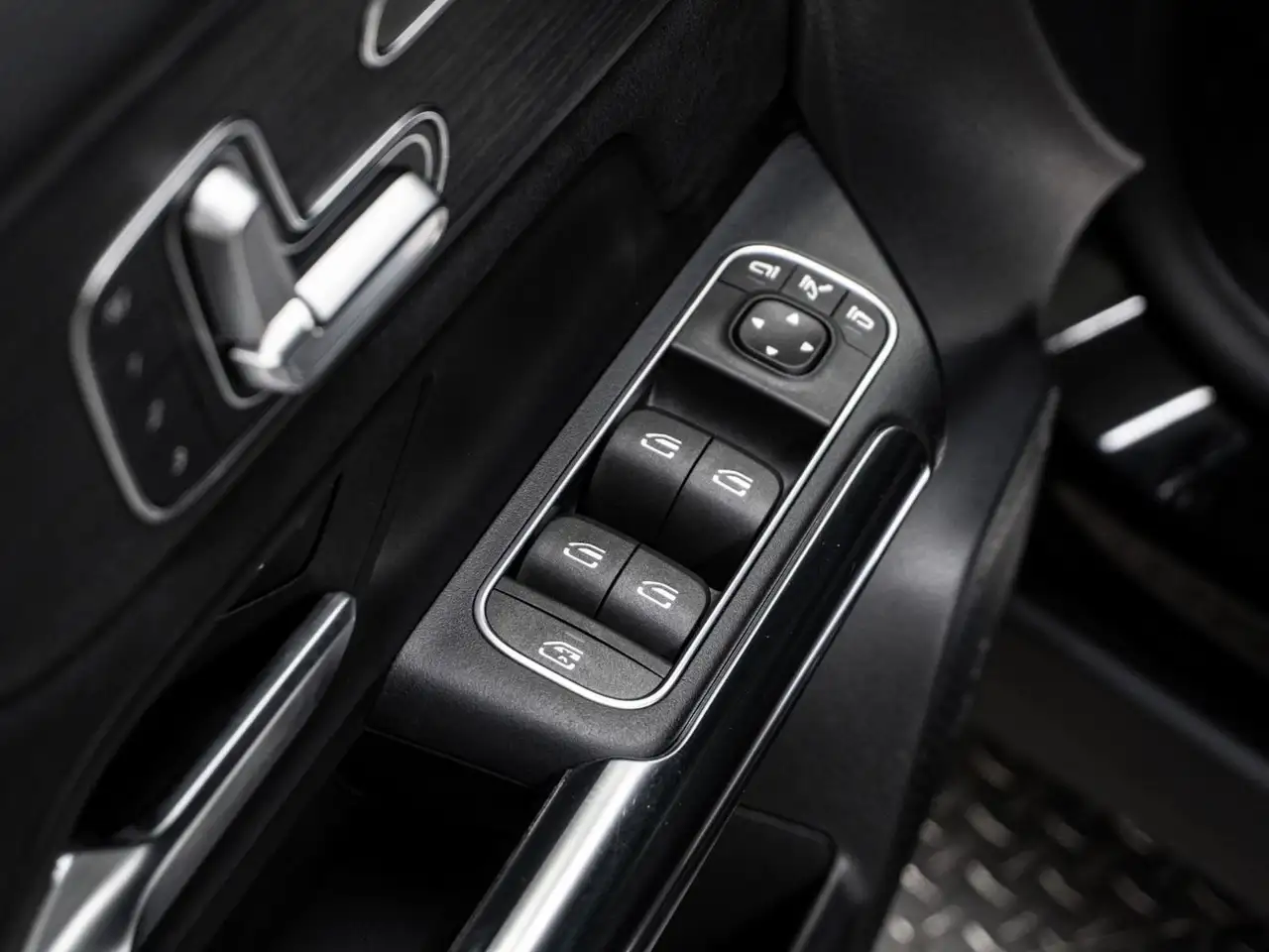 Mercedes-Benz GLA снимка Mercedes-Benz GLA
