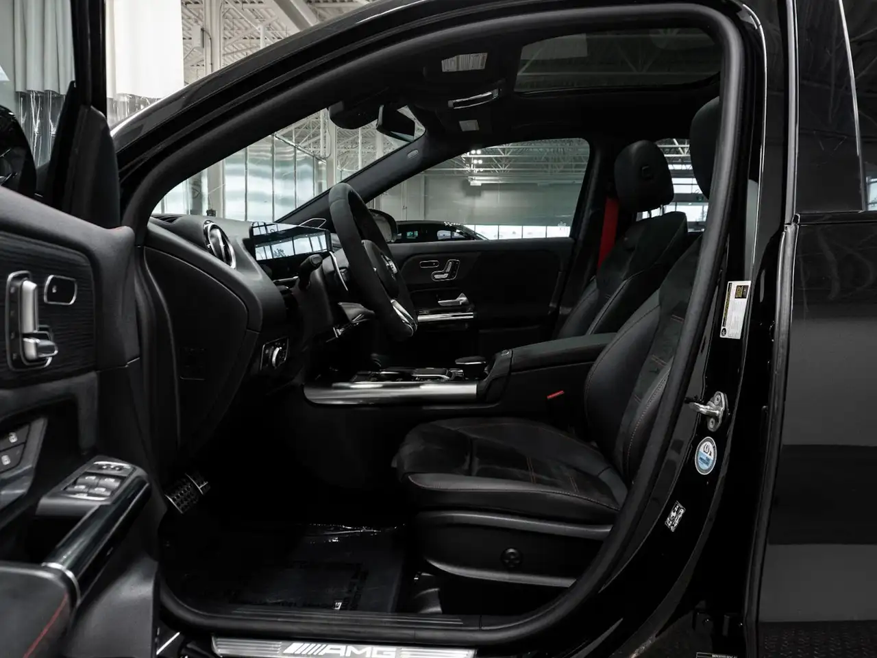 Mercedes-Benz GLA снимка Mercedes-Benz GLA