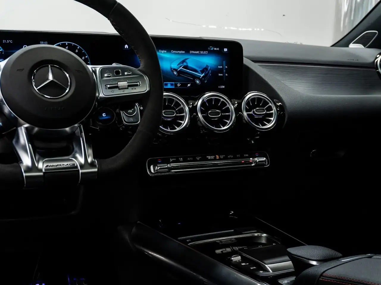 Mercedes-Benz GLA снимка Mercedes-Benz GLA