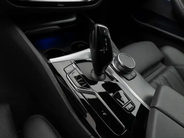 BMW 5 Series view 23