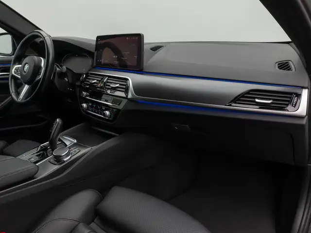 BMW 5 Series view 24