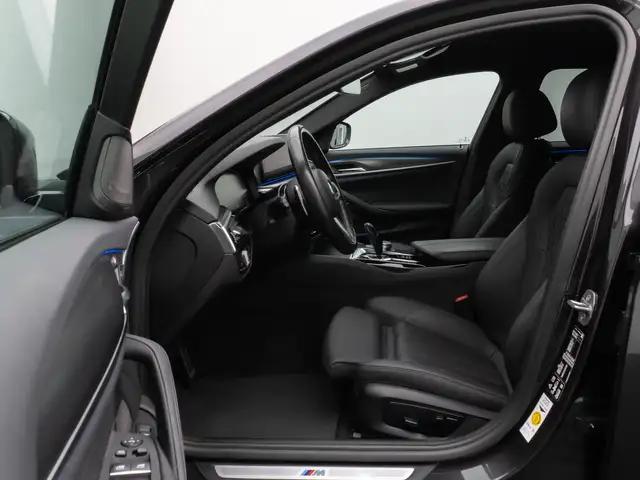 BMW 5 Series view 20